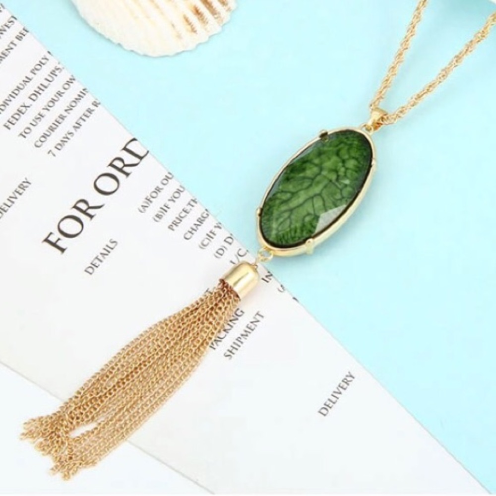 NEW!💙💎GREEN & CHAMPAGNE 🍾 GOLD TASSEL NECKLACE! - Picture 2 of 6